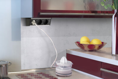 R-Dock_unter_Schrank_rot