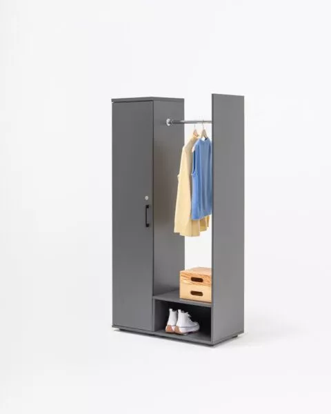 clothes_rack_attached_to_cabinets_dsc05422x_2