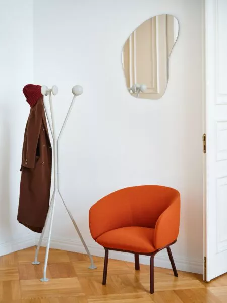grace_armchair_mdd_gr63117_m013ral3007_coat_stand_ramo_m030ral0608005_male_1